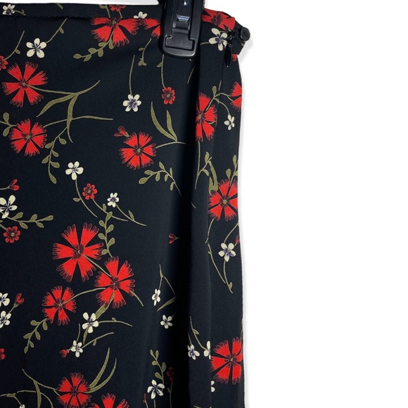 Ann Taylor red floral print black rayon skirt size 4p - Picture 4 of 9
